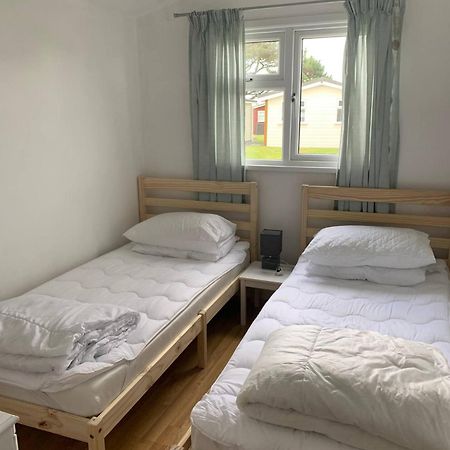 Chalets & Lodges At Atlantic Bays Holiday Park Padstow Extérieur photo