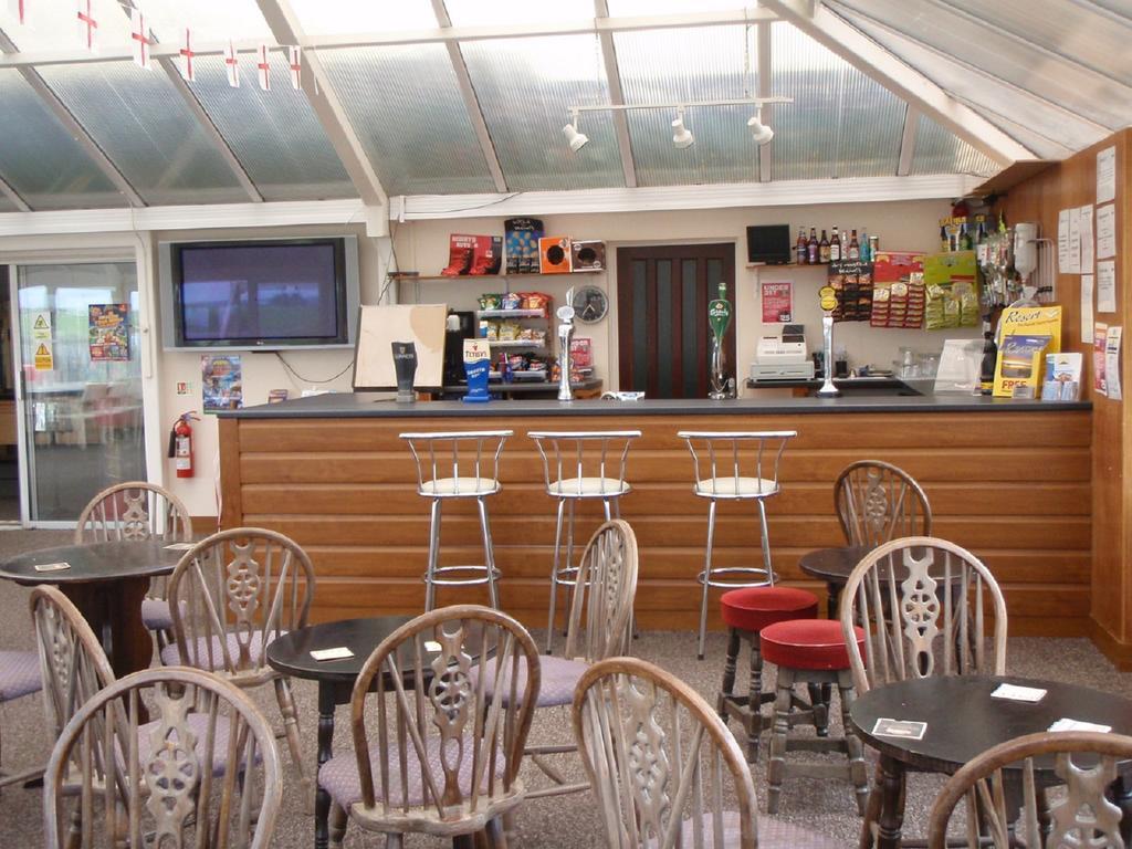 Chalets & Lodges At Atlantic Bays Holiday Park Padstow Extérieur photo