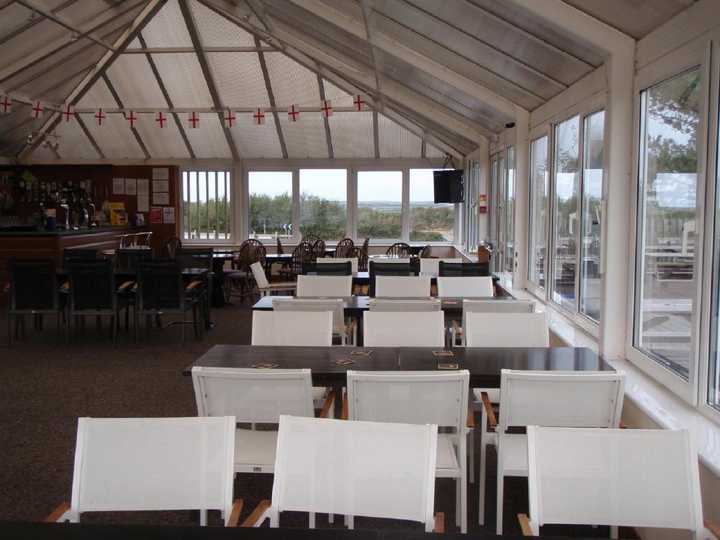 Chalets & Lodges At Atlantic Bays Holiday Park Padstow Extérieur photo