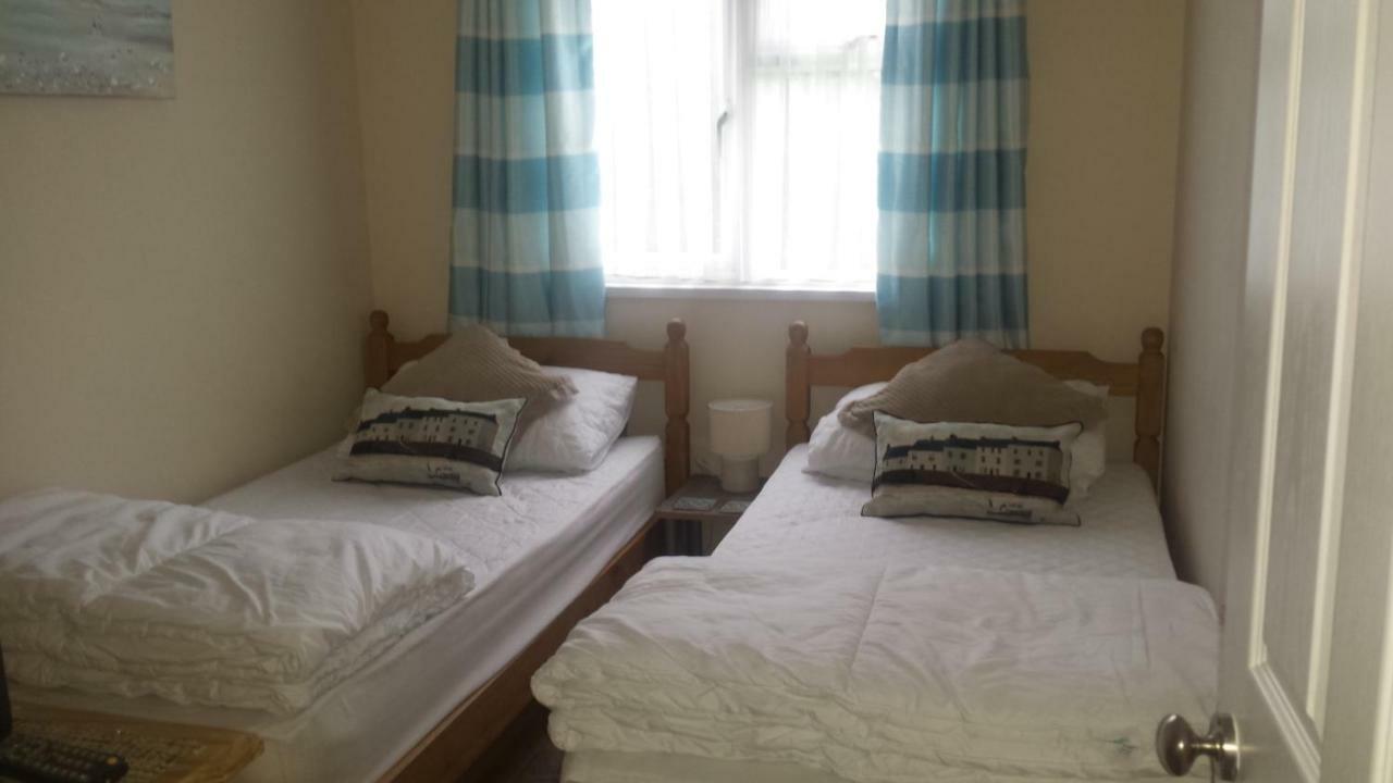 Chalets & Lodges At Atlantic Bays Holiday Park Padstow Extérieur photo